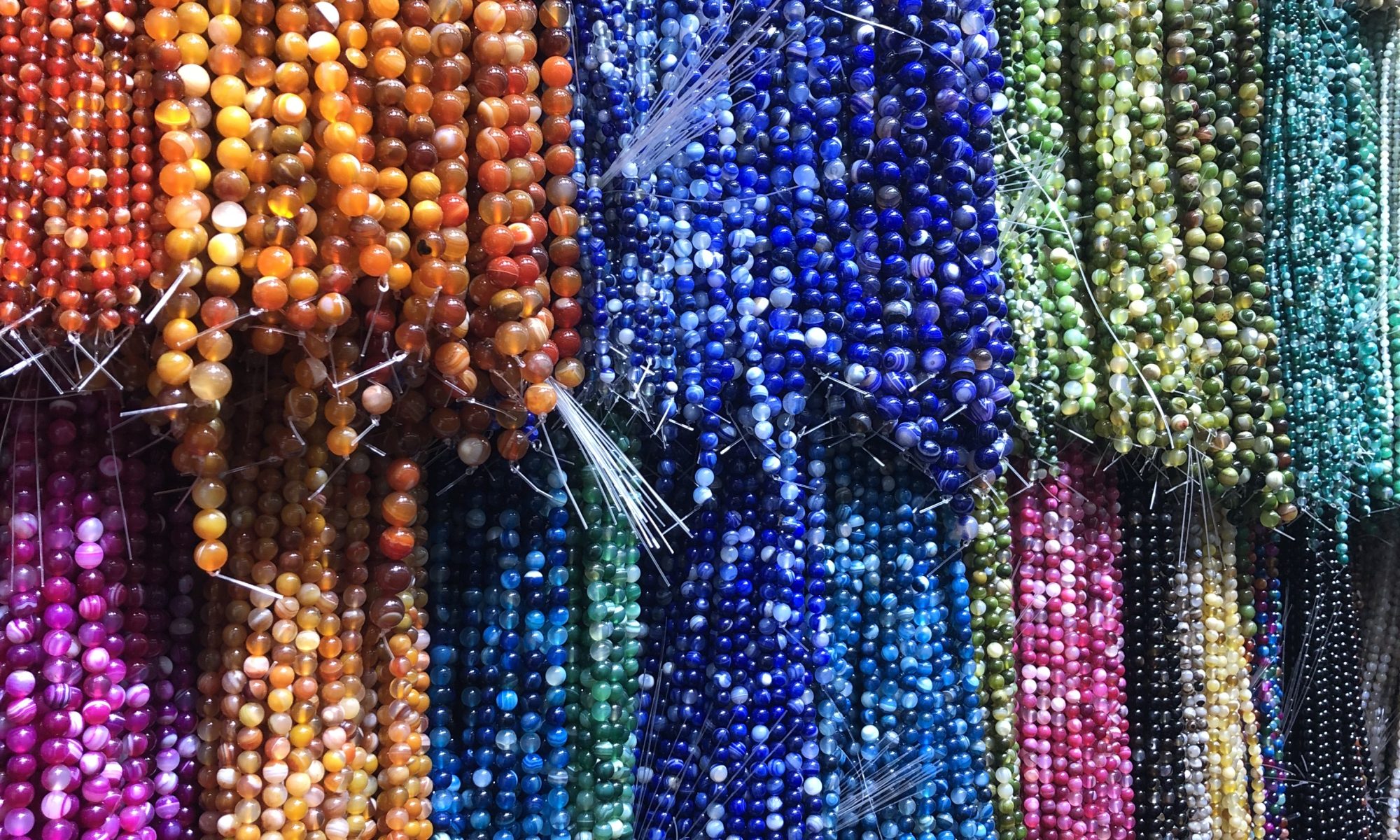 Jak dobrać kolory kamieni