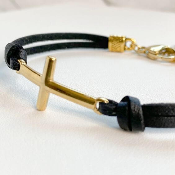 Krzyżyk z koralików